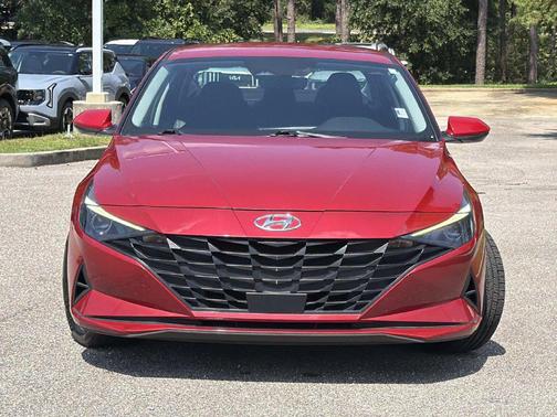Scarlet Red Pearl 2022 Hyundai ELANTRA SEL