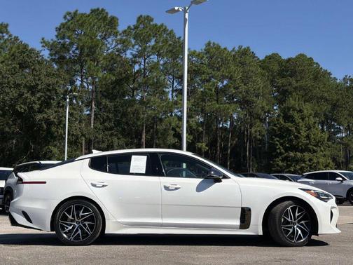 Snow White Pearl 2022 Kia Stinger GT-Line