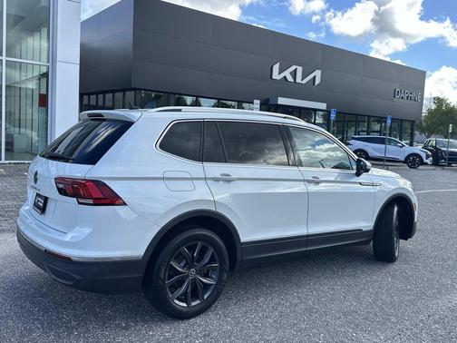 Opal White Pearl 2023 Volkswagen Tiguan 2.0T SE