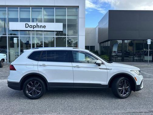 Opal White Pearl 2023 Volkswagen Tiguan 2.0T SE
