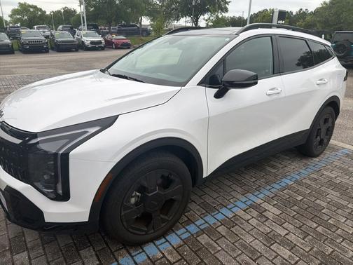 White Pearl 2026 Kia Sportage X-Line