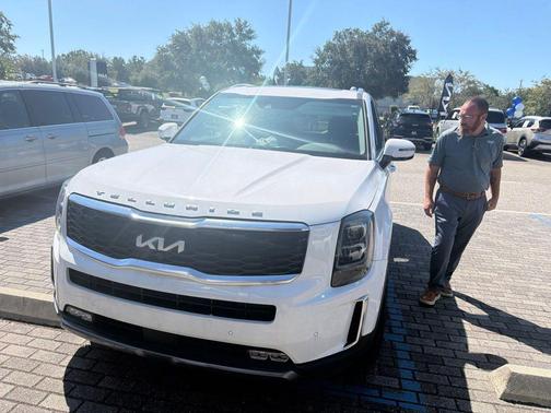Glacial White Pearl 2022 Kia Telluride SX