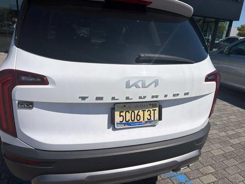 Glacial White Pearl 2022 Kia Telluride SX