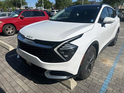 White Pearl 2024 Kia Sportage SX