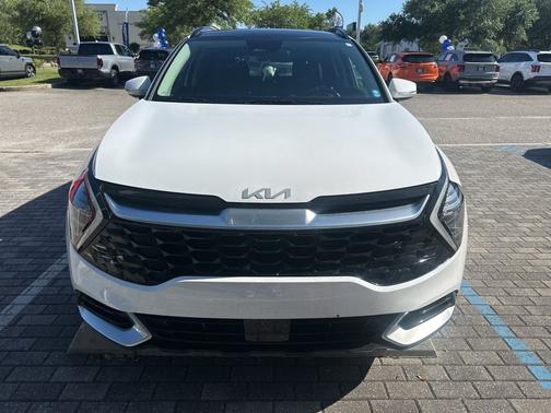 White Pearl 2024 Kia Sportage SX