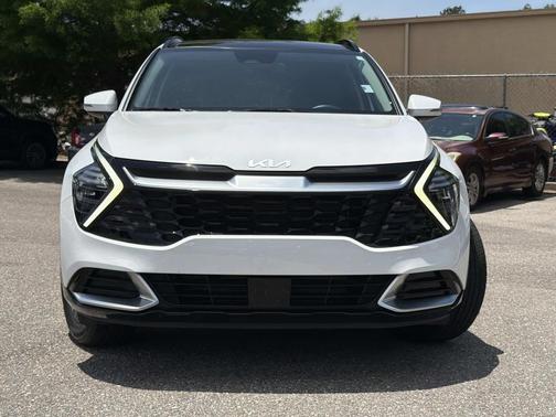 White Pearl 2024 Kia Sportage SX