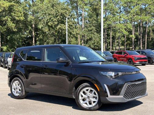 Fusion Black 2025 Kia Soul LX