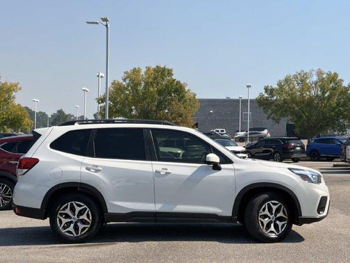 Crystal White Pearl 2020 Subaru Forester Premium