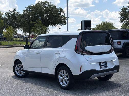 Snow White Pearl 2025 Kia Soul LX
