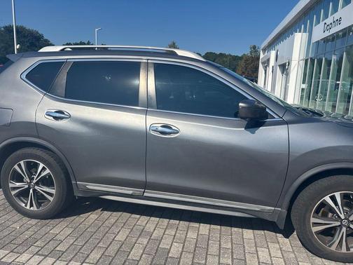 Gun Metallic 2017 Nissan Rogue SL