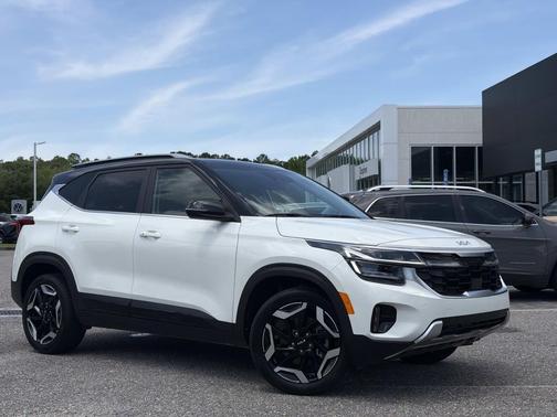 Clear White 2025 Kia Seltos SX