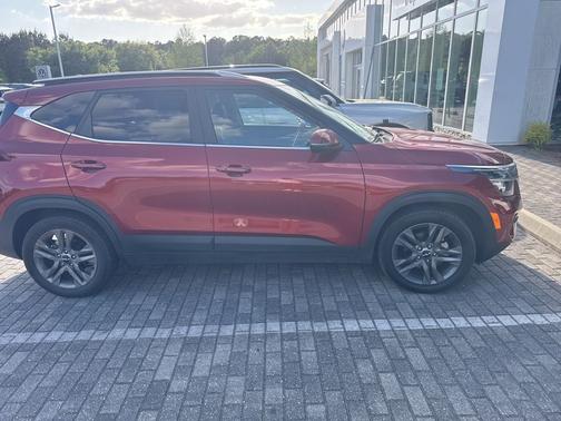 Mars Orange 2023 Kia Seltos S