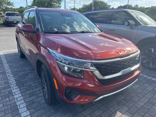 Mars Orange 2023 Kia Seltos S