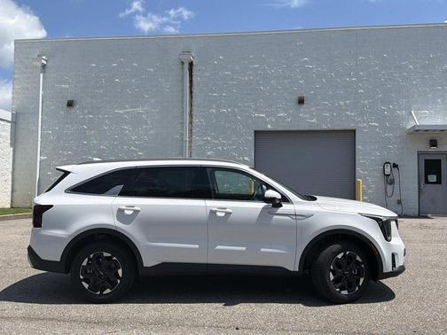 Glacial White Pearl 2026 Kia Sorento S