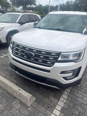 White Platinum Metallic Tri-Coat 2017 Ford Explorer XLT
