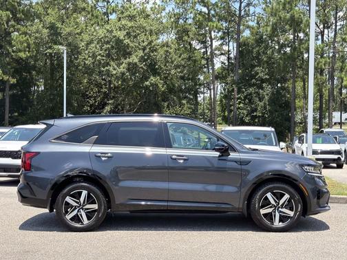 Grey 2023 Kia Sorento S