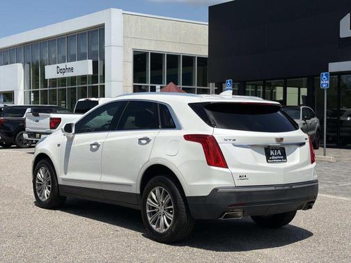 Crystal White Tricoat 2017 Cadillac XT5 Luxury