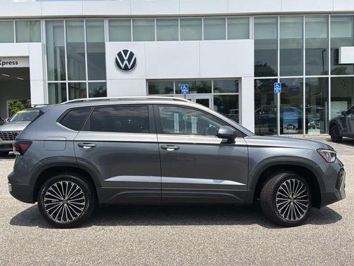 Platinum Gray 2025 Volkswagen Taos 1.5T SE