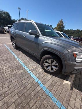 Platinum Gray Metallic 2019 Volkswagen Atlas 3.6L SE