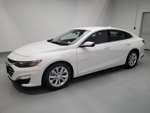 Photo 2 of 32 of 2020 Chevrolet Malibu LT