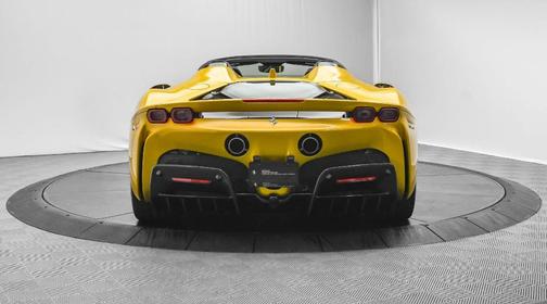 2022 Ferrari SF90 Spider 