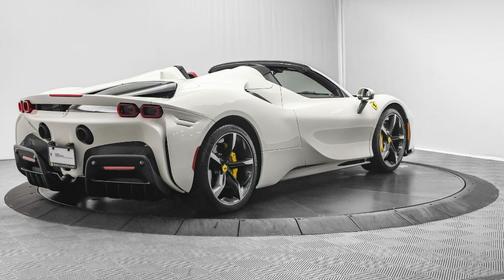 2022 Ferrari SF90 Spider -