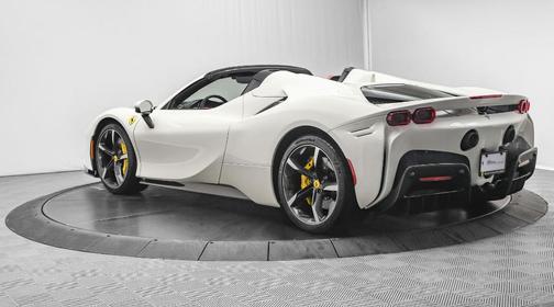 2022 Ferrari SF90 Spider -