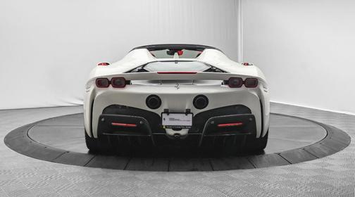 2022 Ferrari SF90 Spider -
