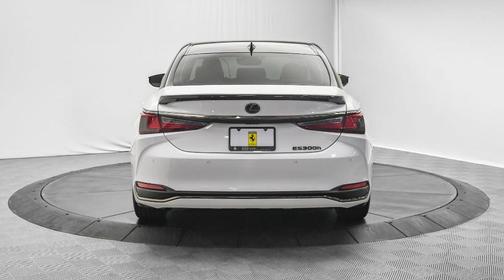 2023 Lexus ES 300h Base