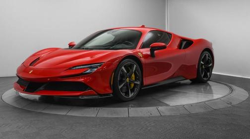 2022 Ferrari SF90 Stradale in Rosso Corsa