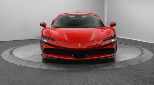 2022 Ferrari SF90 Stradale in Rosso Corsa
