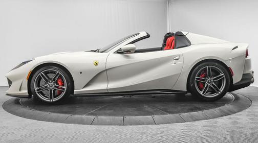 2022 Ferrari 812 GTS
