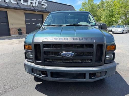 Green 2008 Ford F-250 XL