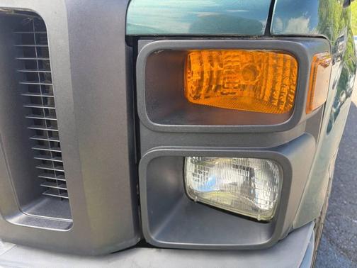 Green 2008 Ford F-250 XL