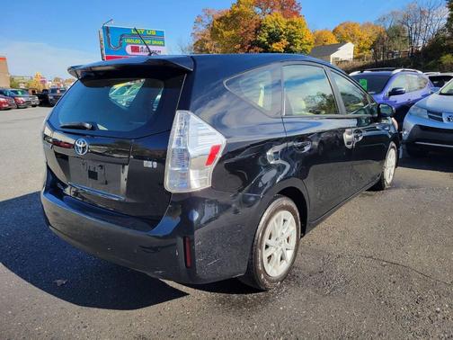 2013 Toyota Prius v Two