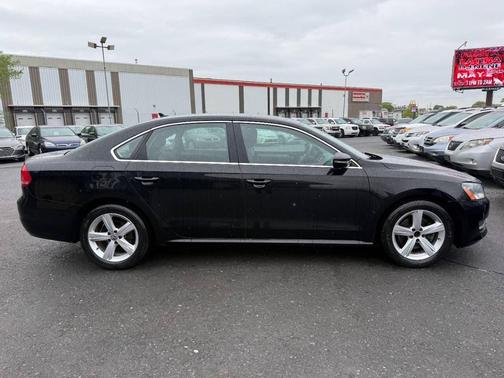 Black 2012 Volkswagen Passat 2.5 SE