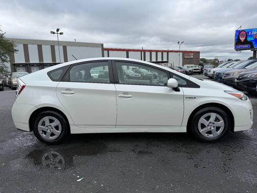 2010 Toyota Prius III