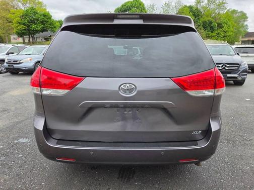 Gray 2014 Toyota Sienna XLE