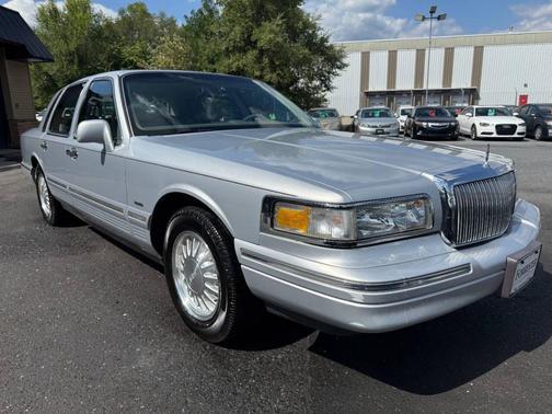 1996 Lincoln Town Car Signature