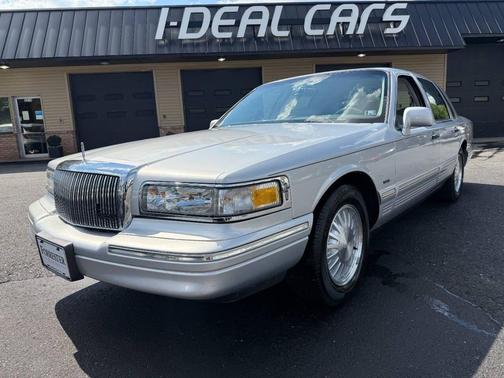 1996 Lincoln Town Car Signature