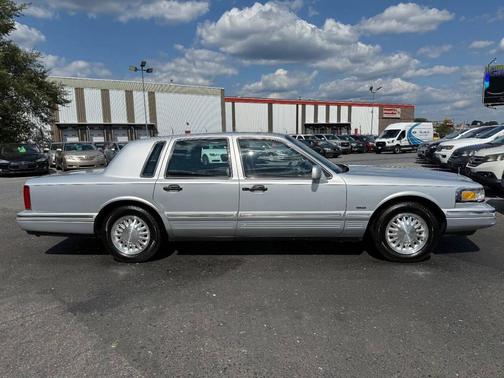 1996 Lincoln Town Car Signature