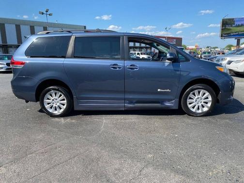 2013 Toyota Sienna XLE