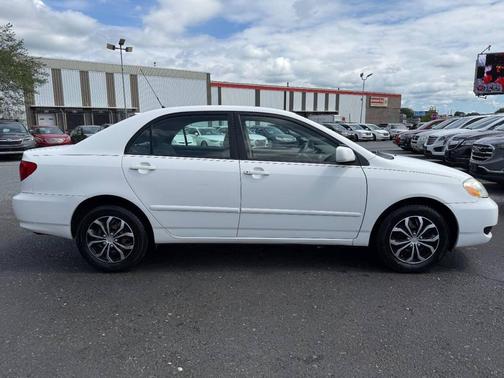 White 2005 Toyota Corolla LE