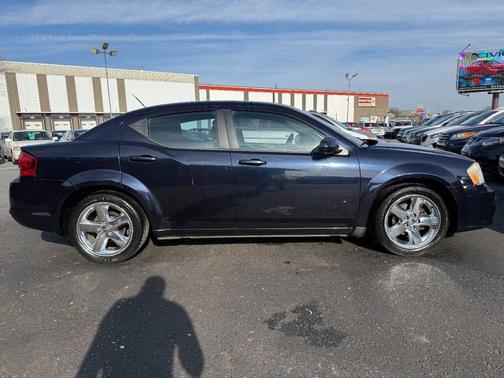 2012 Dodge Avenger SXT 4dr Sedan