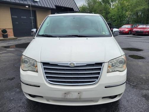 2010 Chrysler Town & Country Limited