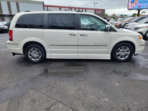 2010 Chrysler Town & Country Limited