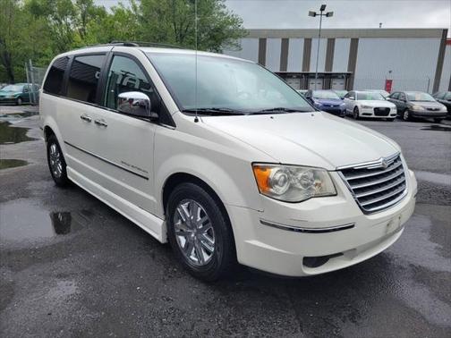2010 Chrysler Town & Country Limited