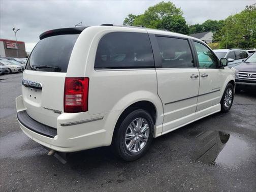 2010 Chrysler Town & Country Limited