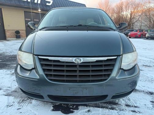 2006 Chrysler Town & Country Touring