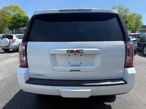 White 2018 GMC Yukon SLT